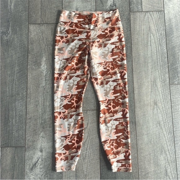 Nike Dri-Fit Phantom Desert Camo Activewear High-Rise Leggings Size Medium. - Picture 2 of 6